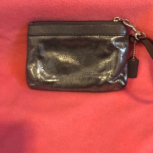 Bundle of 4 wristlets Coach and Nine West - Picture 4 of 4
